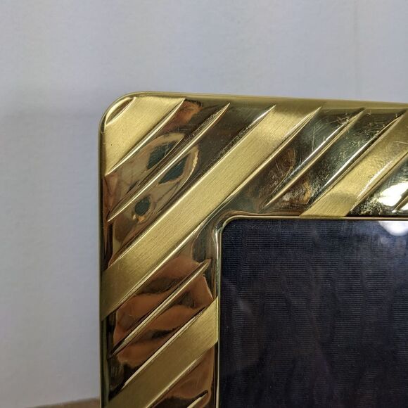 Vintage gold metal frames, gold picture frame, 1980's home decor, 4x6 - Picture 3 of 6